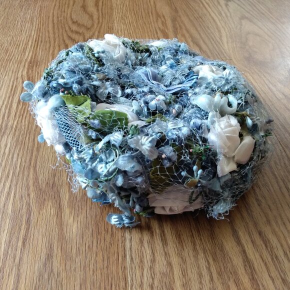 Vintage Blue Floral Hat Topper Shabby Velvet Netting 50s 60s - Picture 3 of 11